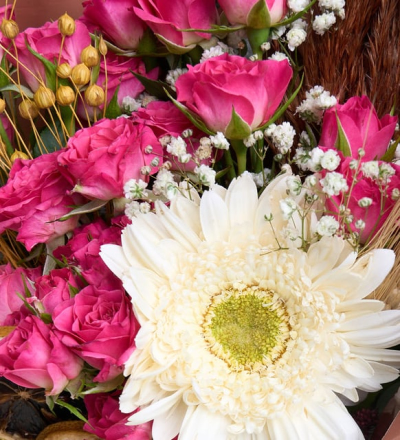 Koyu ve Açık Kahve Bukette Pembe Çardak Güller