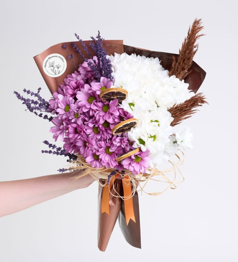 Koyu ve Açık Kahve Bukette Pembe Beyaz Papatyalar