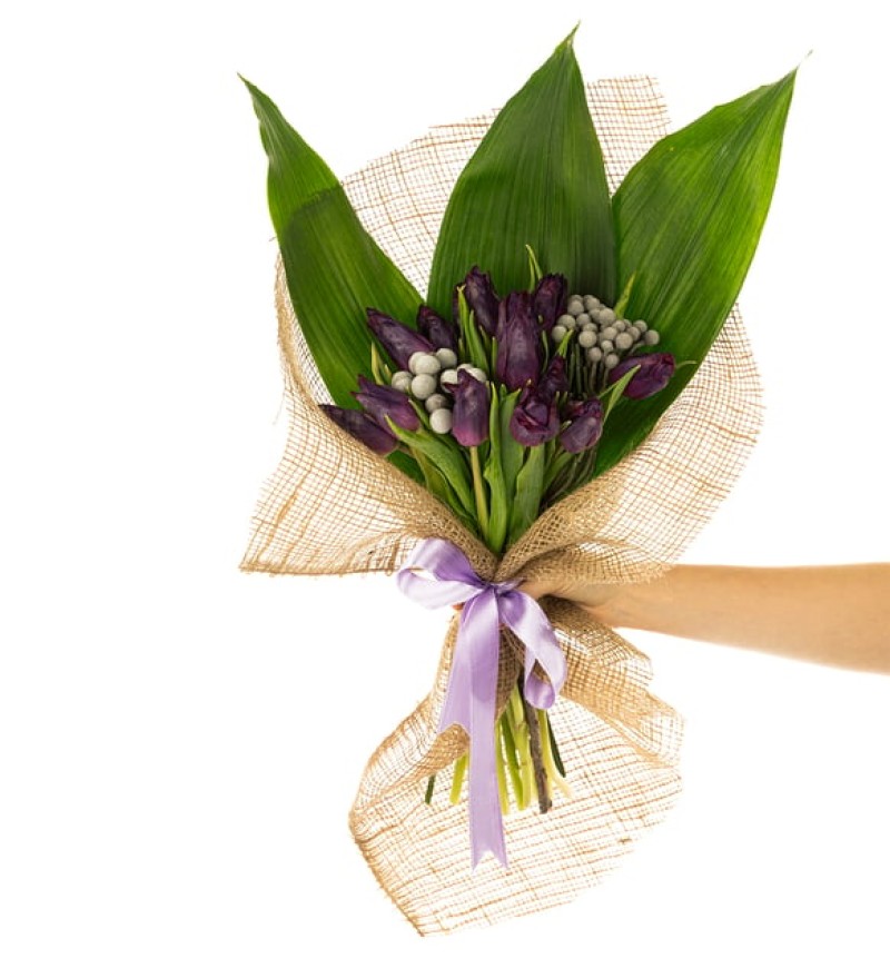 Bukette Mor Lale Aranjmanı